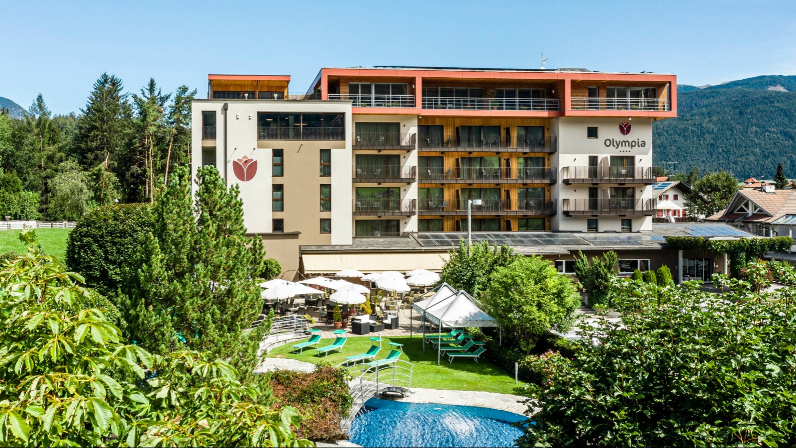 Hotel Olympia im Sommer